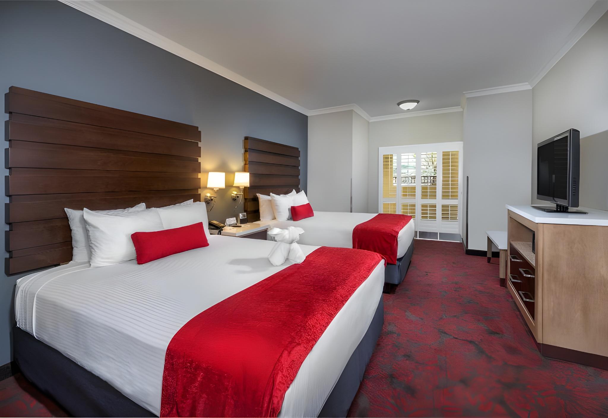 1 BEDROOM, SUITE, KITCHEN