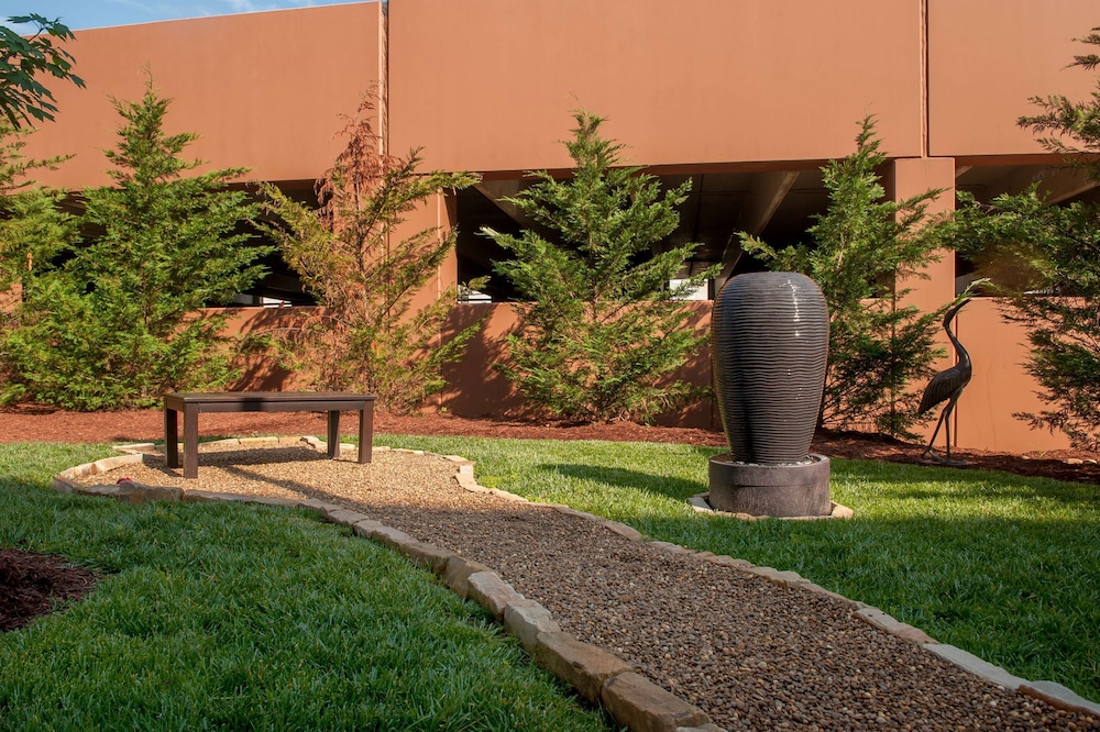 HYATT PLACE BOWLING GREEN 72/73