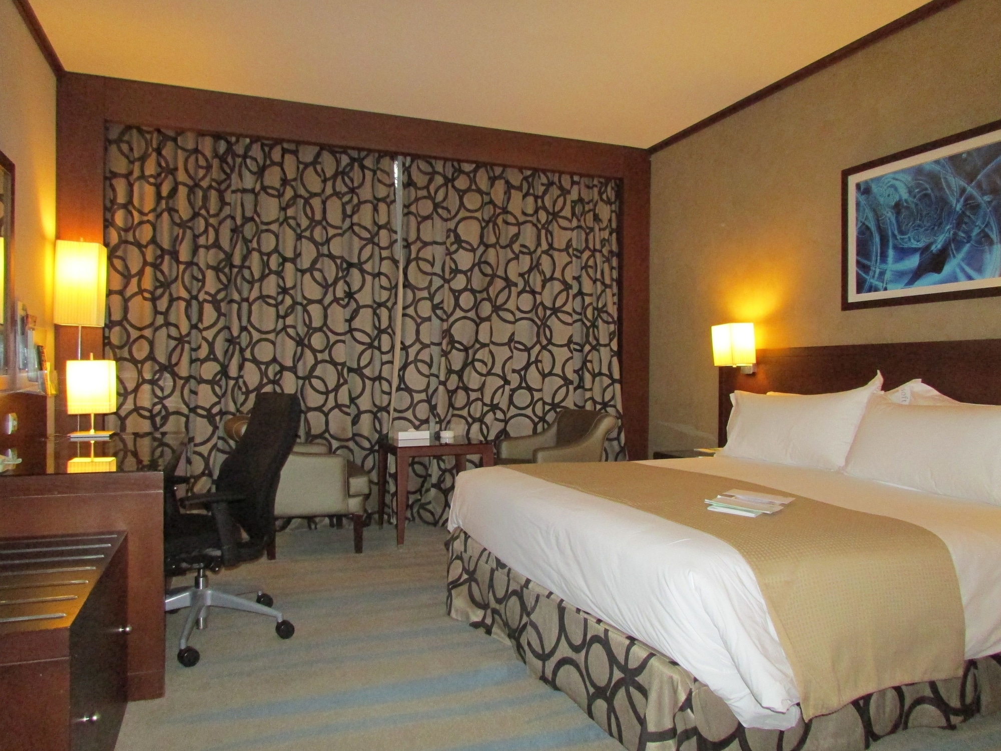STANDARD, KING BED, CENTRAL BUILDING