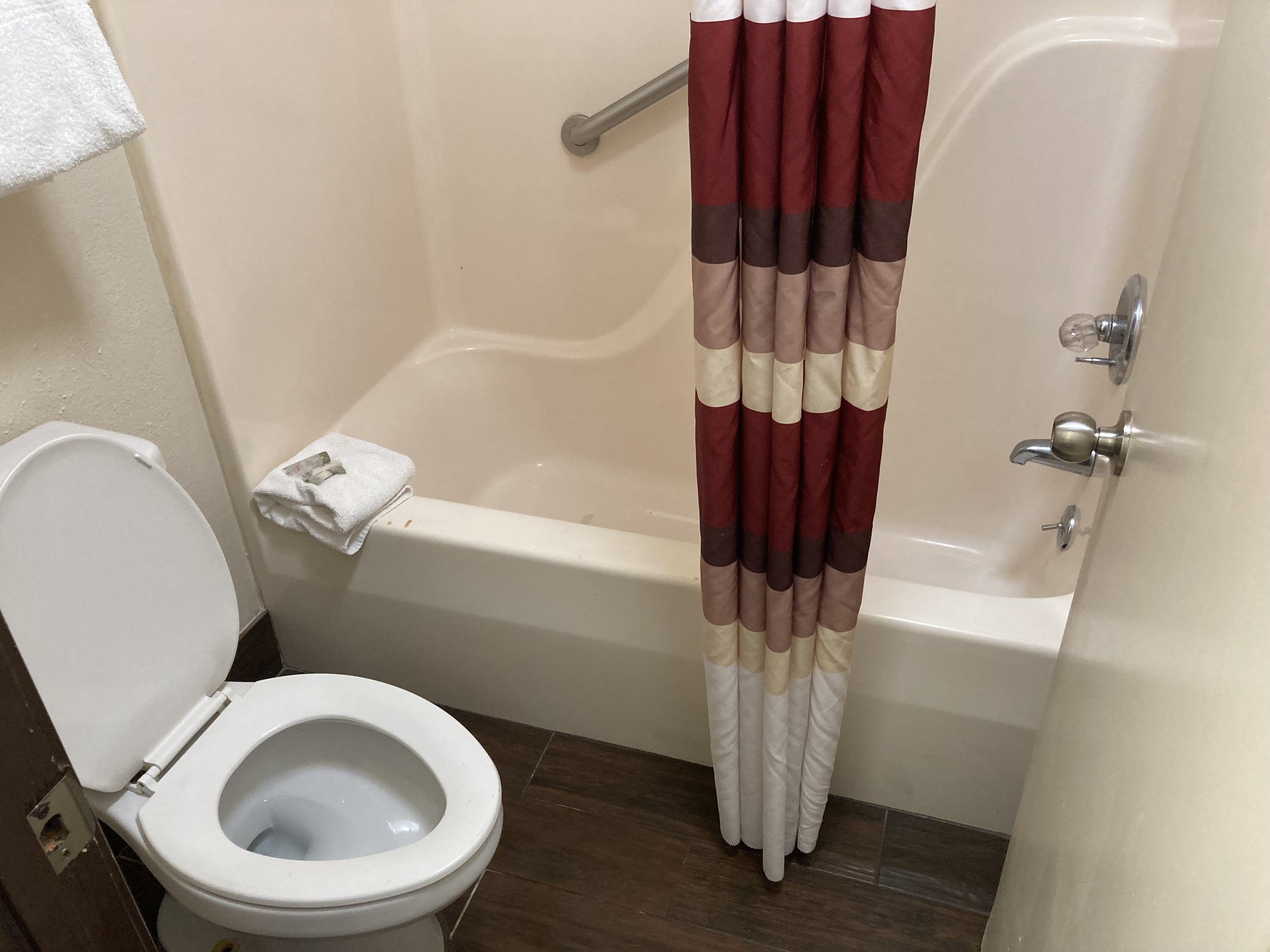 غرفة ديلوكس بسريرين كوين للمدخنين، Red Roof Inn Cookeville - Tennessee Tech 5/5