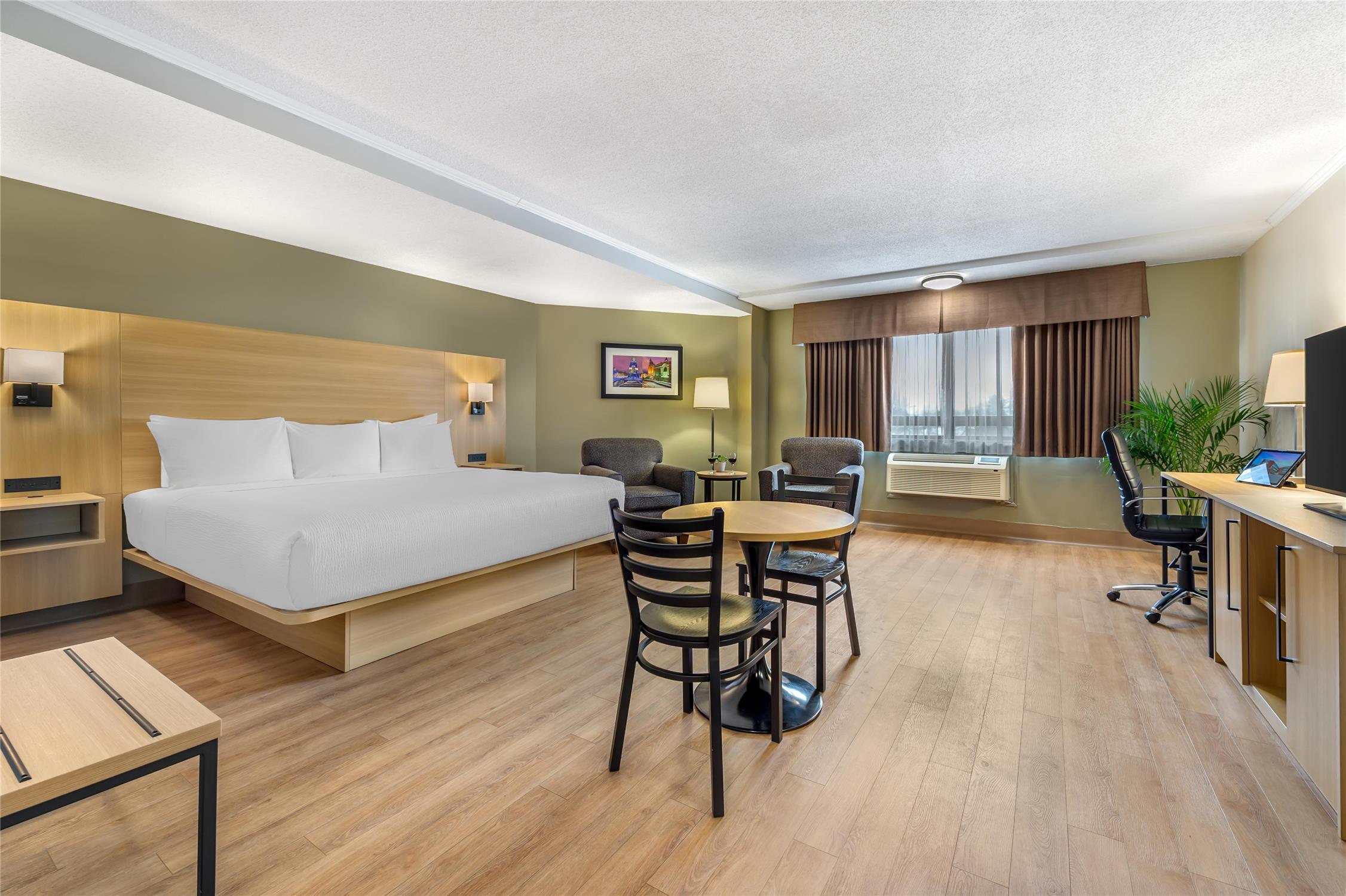 غرفة بسرير كينج بمطبخ صغير، Best Western Plus Ottawa City Centre 3/7