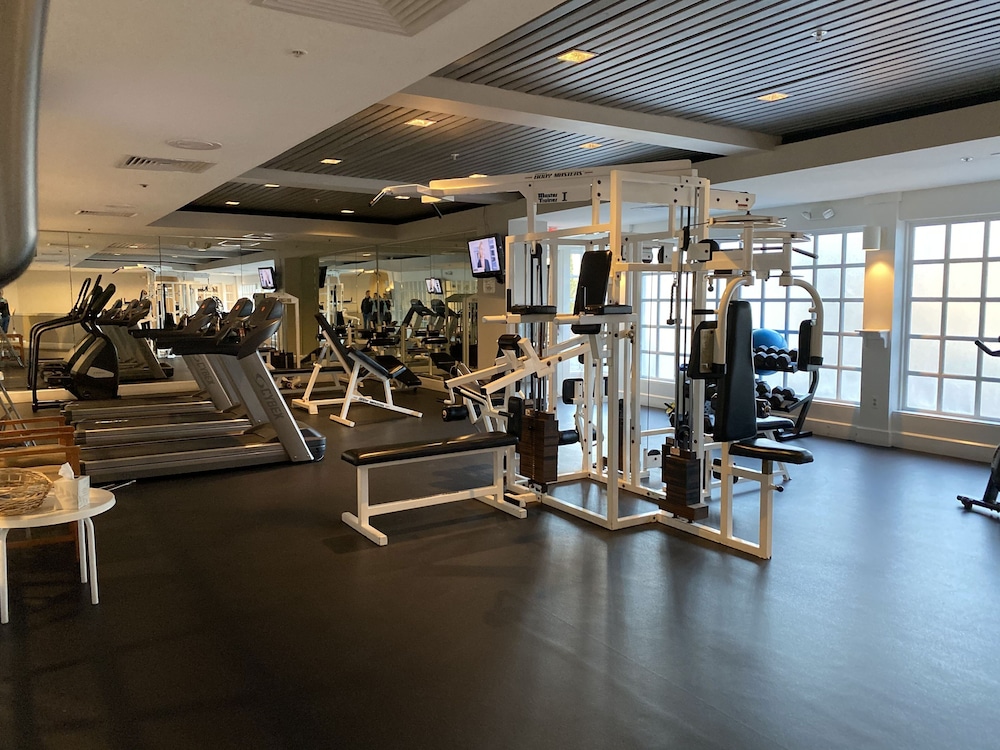 Waters Edge Resort Spa 24/50