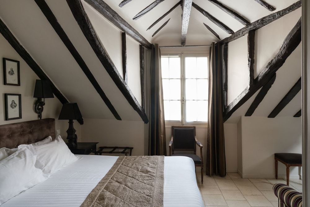 ROOM, QUADRUPLE