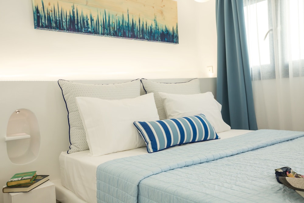 Amera Suites 8/48
