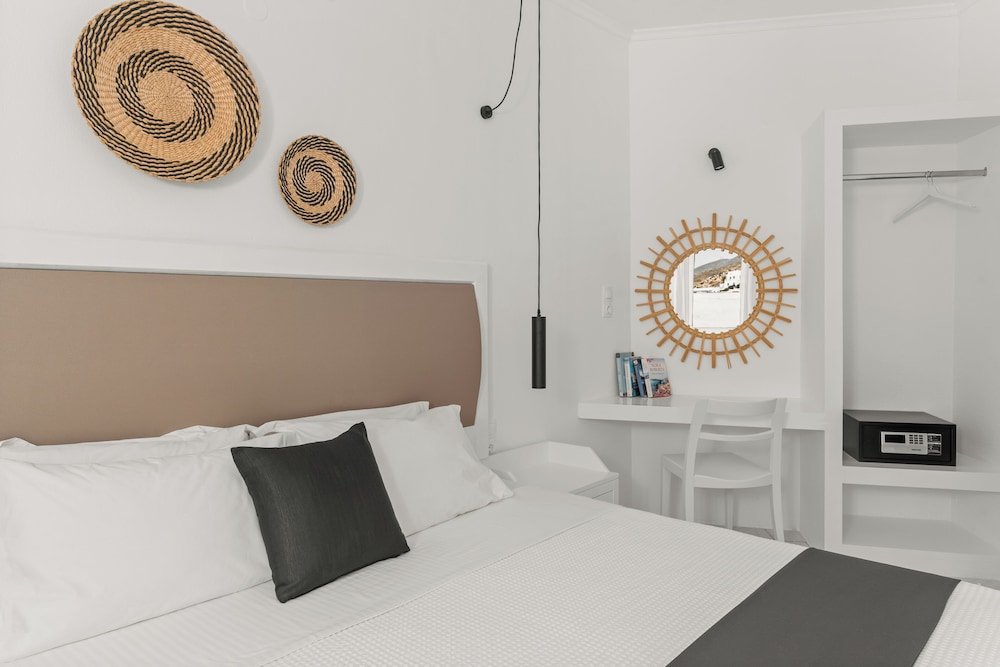 Sunrise Paros by Mr and Mrs White 11/38