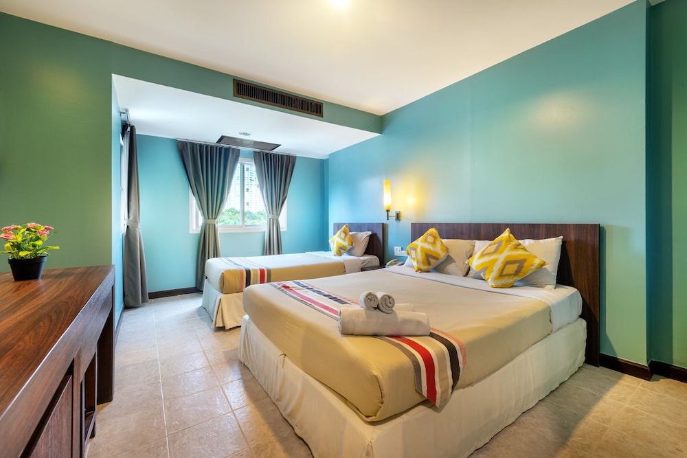 THE JOMTIEN TWELVE 3/46