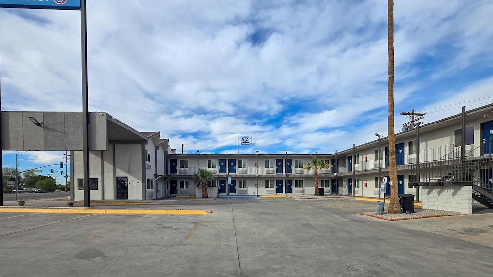 Motel6 Blythe, CA - South 64/71