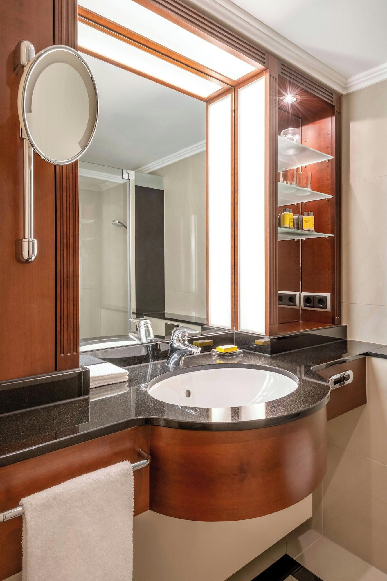 جناح جونيور بشرفة بغرفة نوم واحدة، Munich Marriott Hotel 4/4