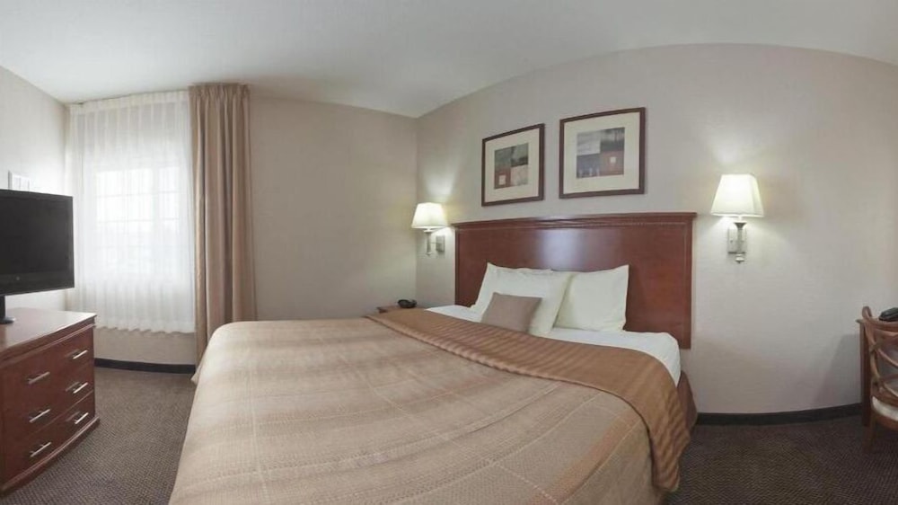 Candlewood Suites Bismarck 14/51