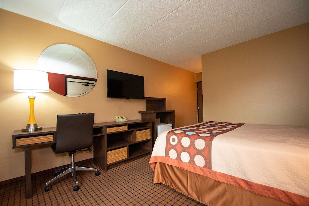 Super 8 by Wyndham Brooklyn Center/MPLS 15/25