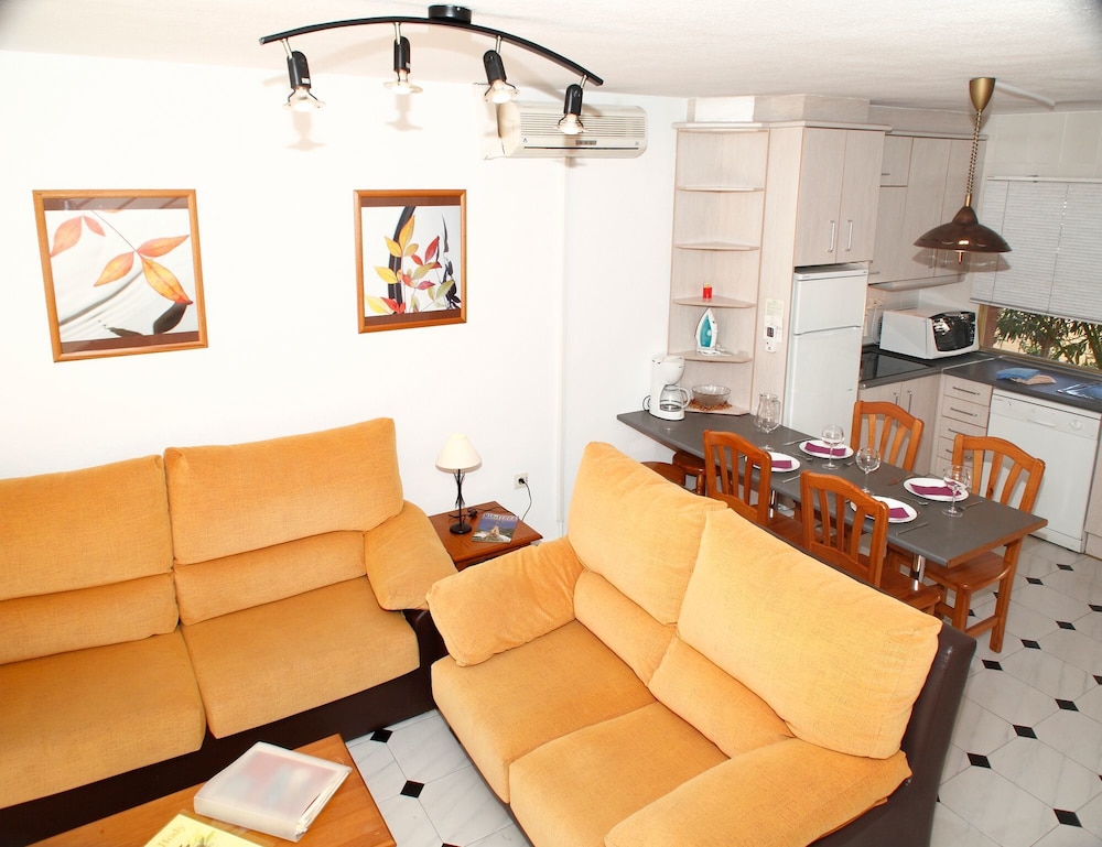 Albir Hills Apartments 8/63