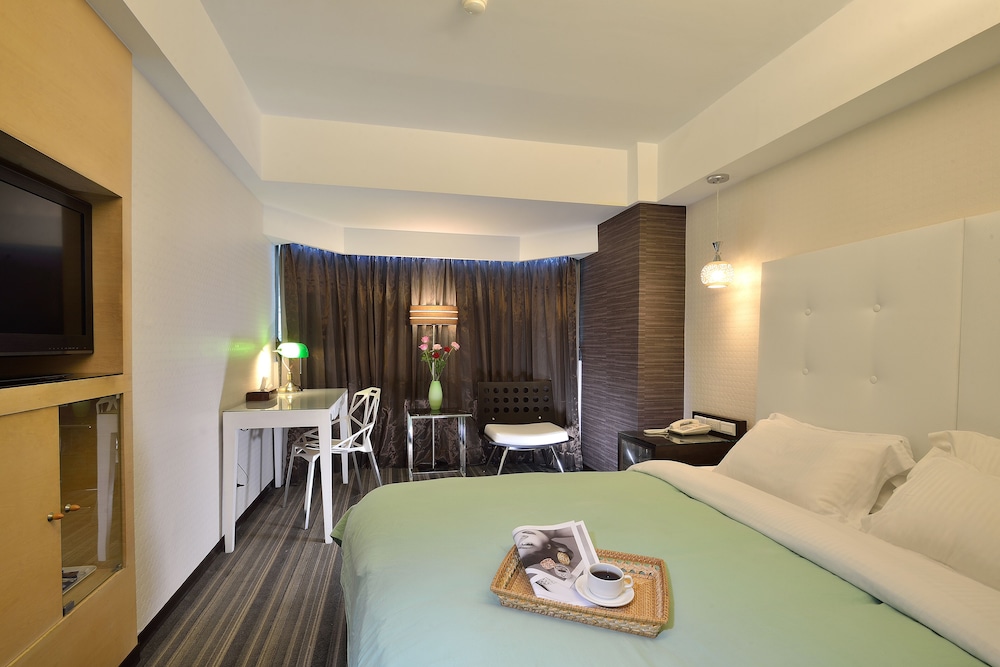 See S Revert Hotel 32/53