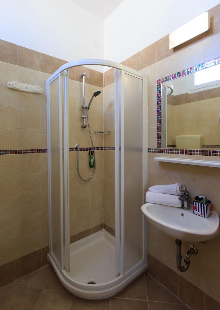 غرفة سوبيريور رباعية بسرير مزدوج وسرير بطابقين، Mini Hotel 4/4