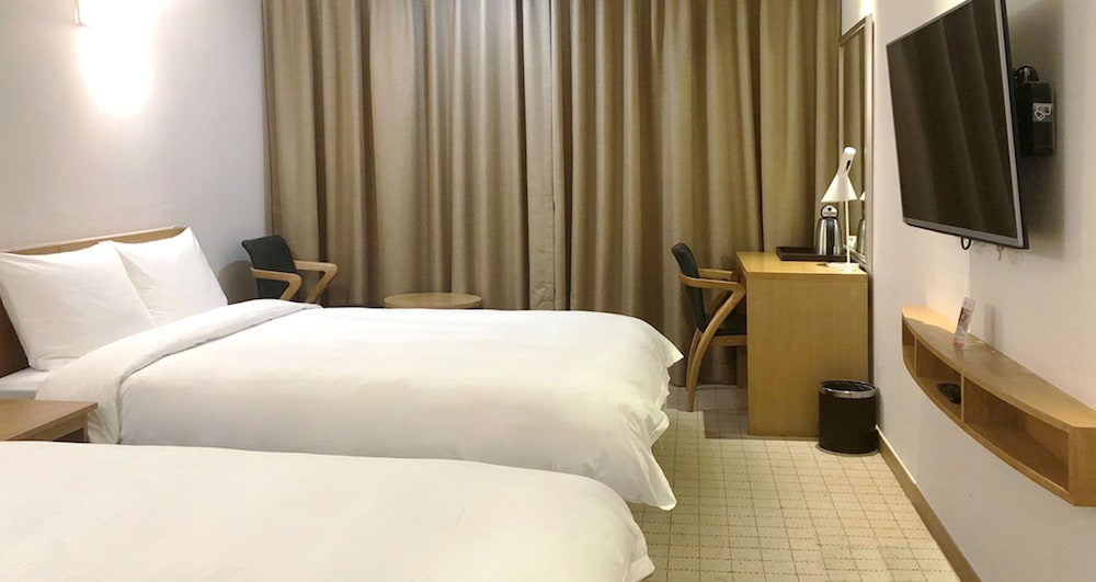 SUPERIOR, FAMILY, TWIN BEDS, NO VIEW