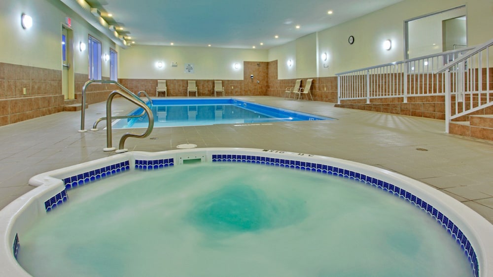 Holiday Inn Express Hotel Suites Swift Current 39/74