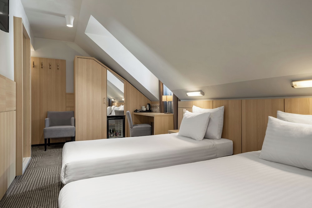 ROOM, TRIPLE