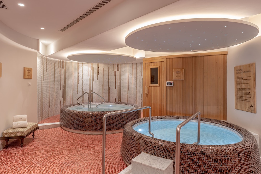 Taj Wellington Mews Luxury Residences 32/63
