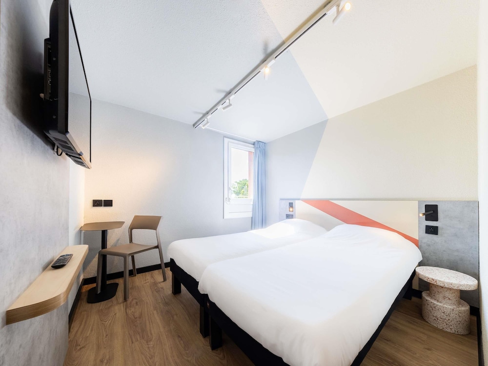Room, Twin Beds