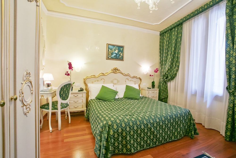San Luca Hotel 9/55
