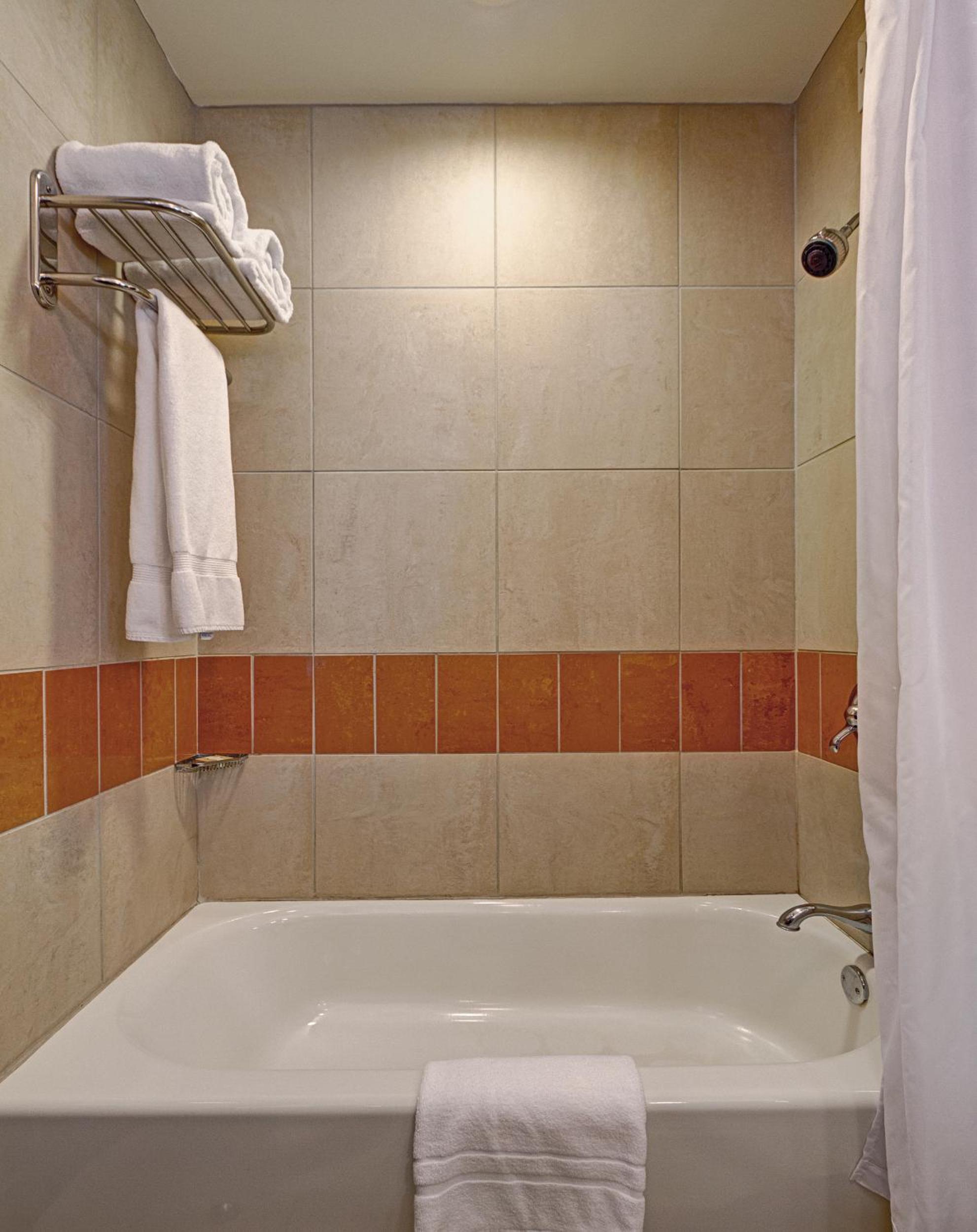 غرفة رباعية بشرفة، Hotel Giraffe 8/9