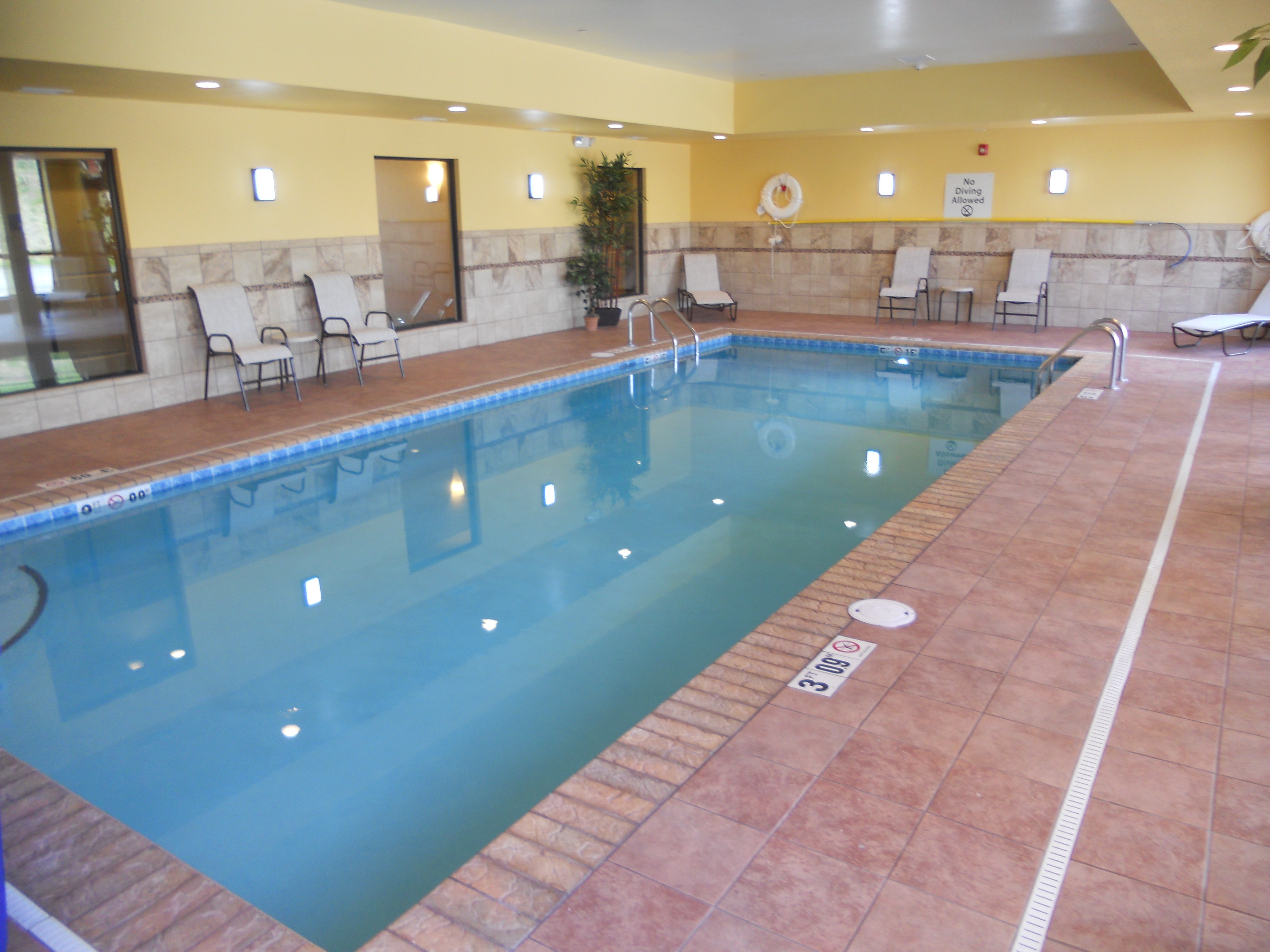 Holiday Inn Express Suites Greensburg 41/58
