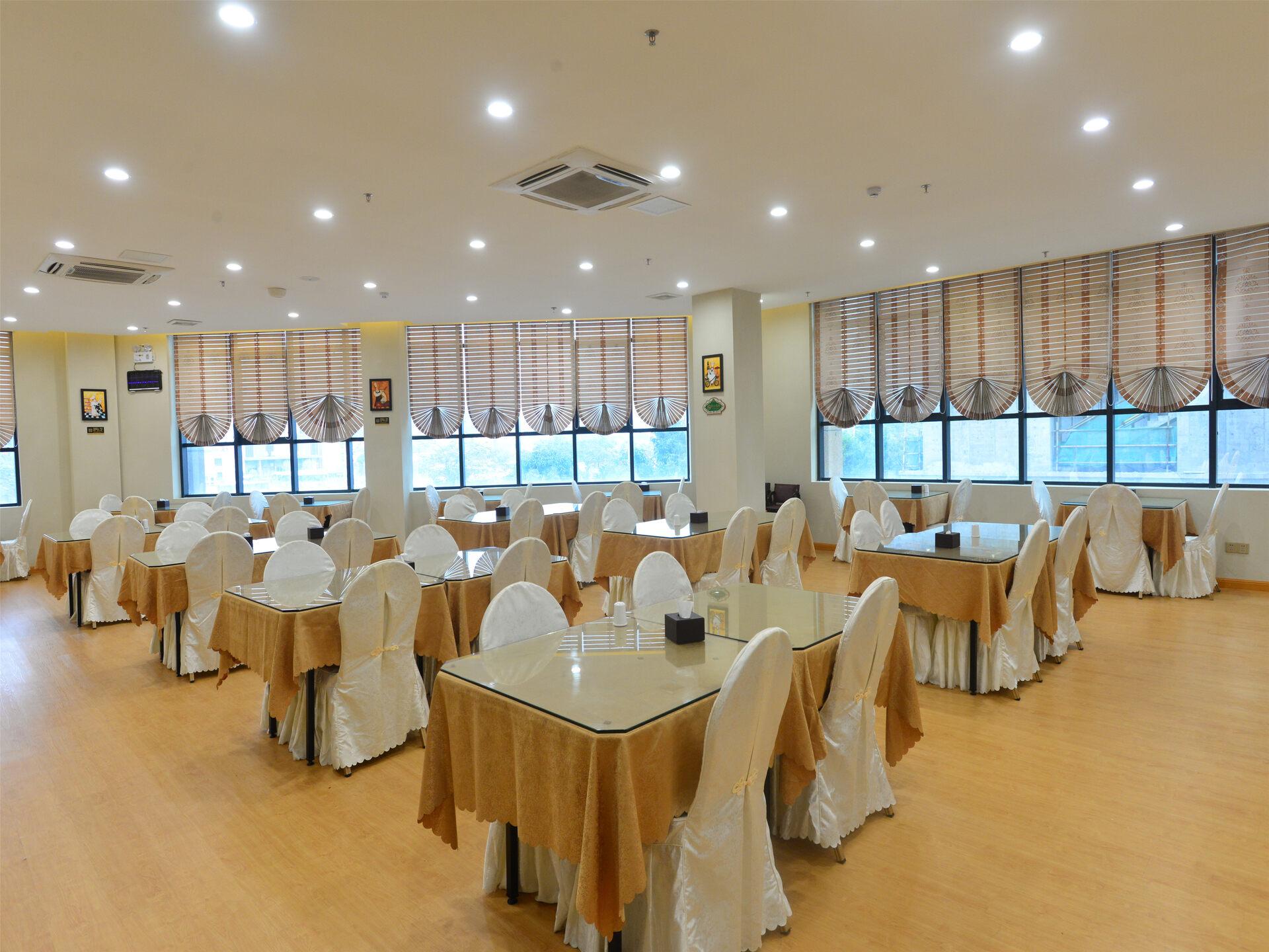 Vienna International Hotel (Huizhou Binhai Park Shop) 34/44