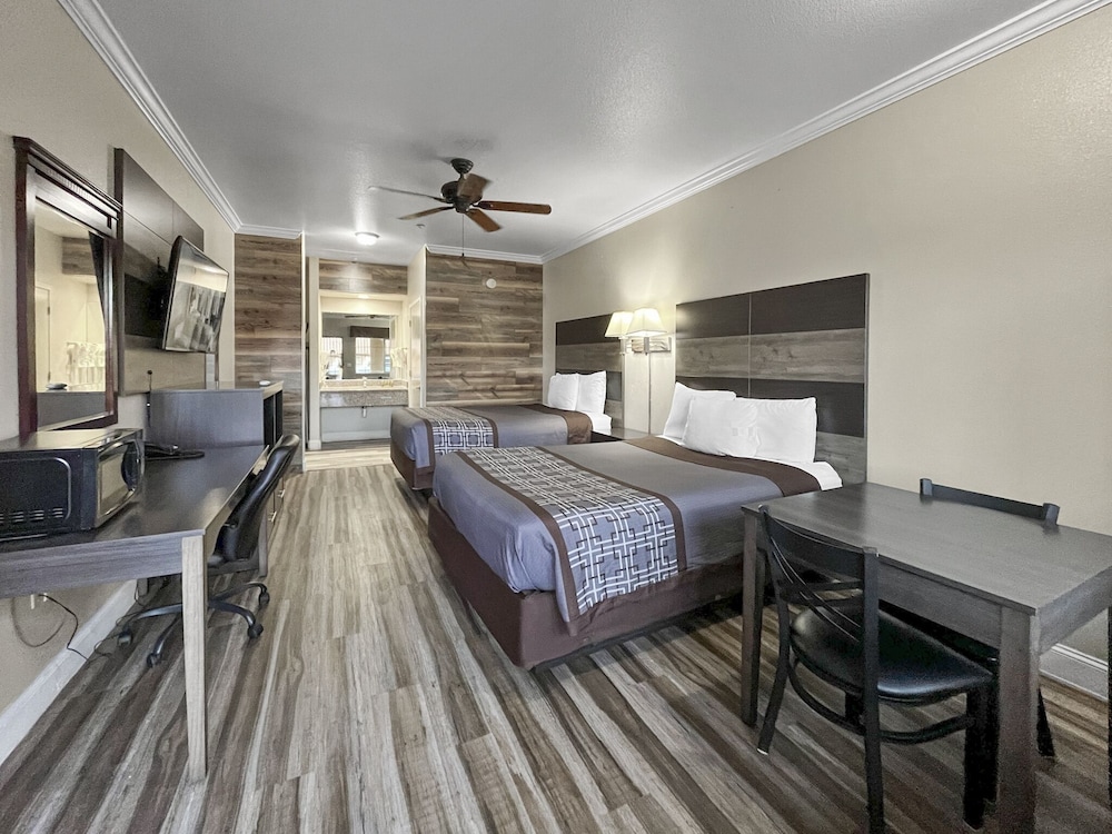 Rodeo Lodge (ex Americas Best Value Inn and Suites-Clovis/Fresno) 15/59