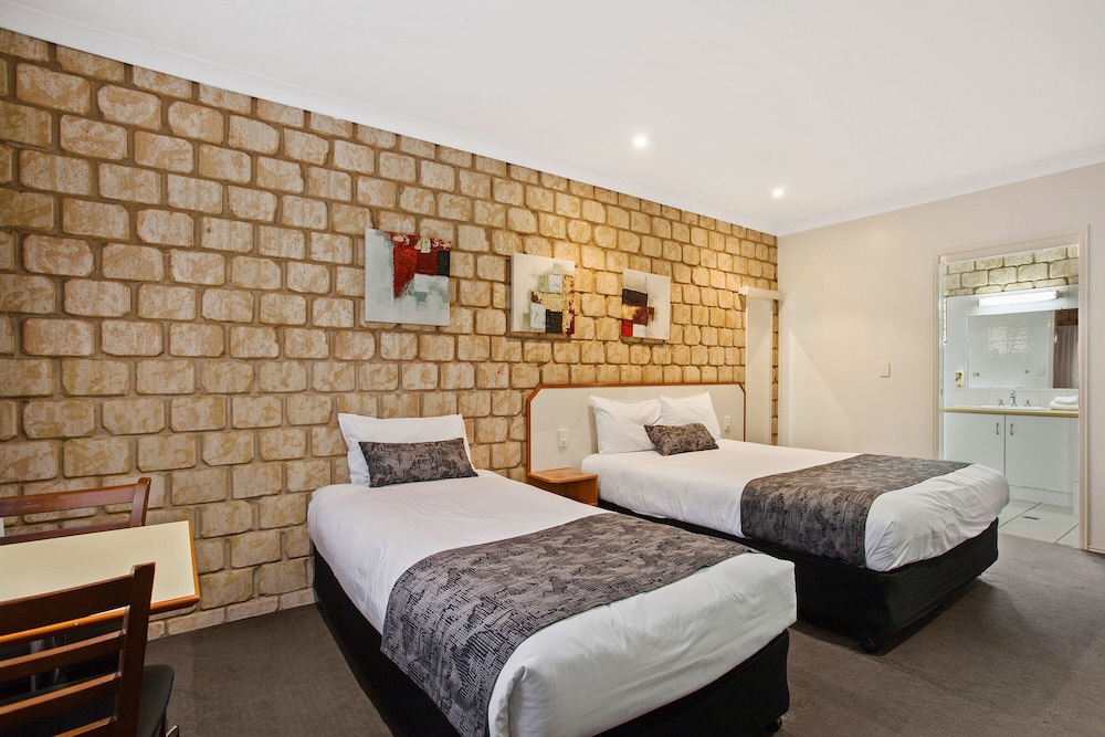 Great Divide Motor Inn 24/49