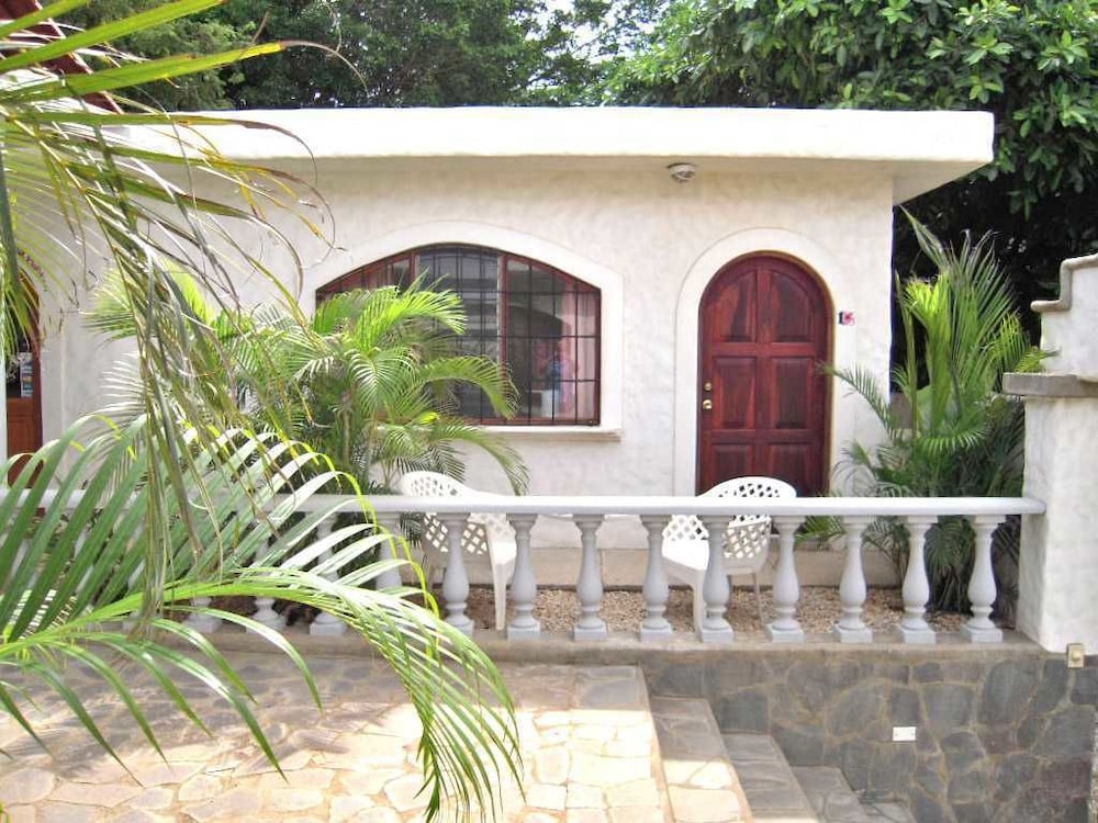 Hotel Flores 6/50