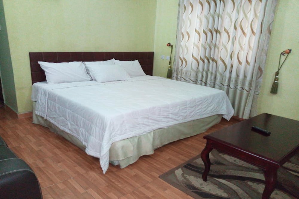 First Laurel Hotel & Suites 5/19