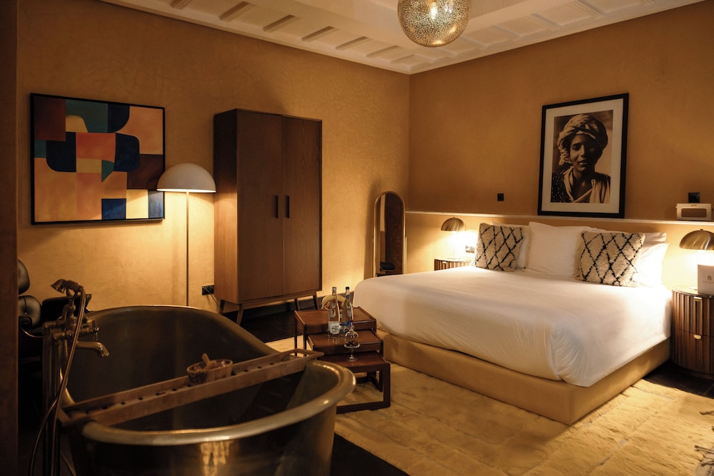 جناح فاخر بسرير كينج