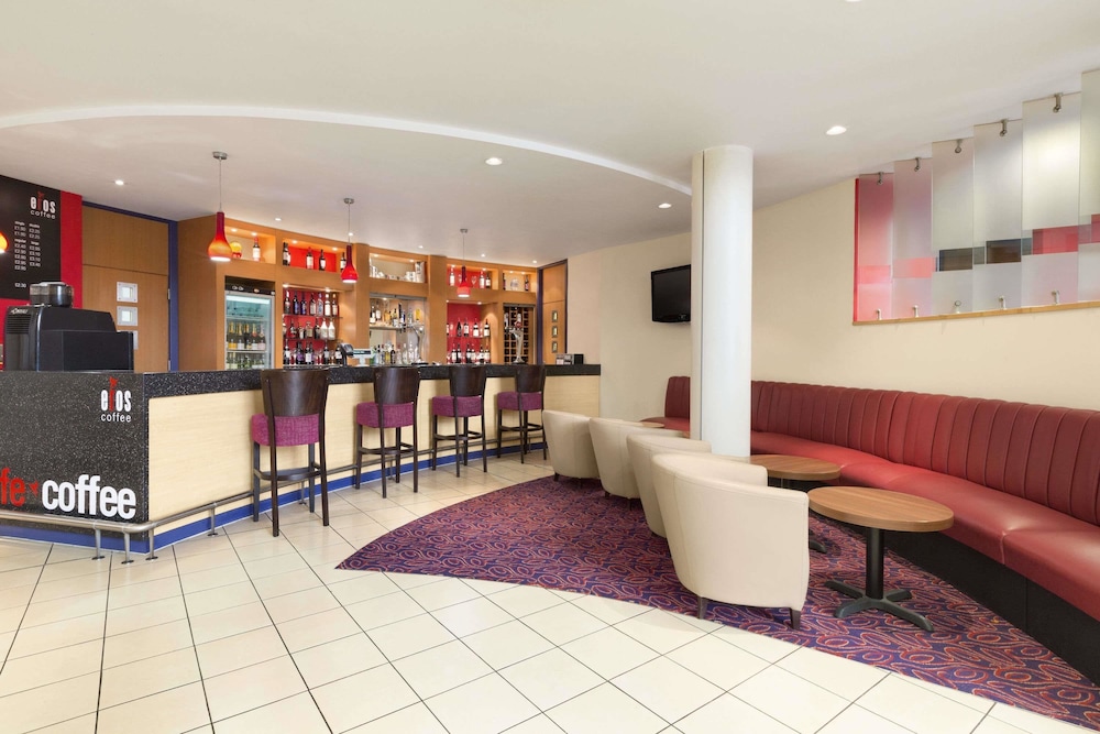 Ramada by Wyndham London North M1 8/40
