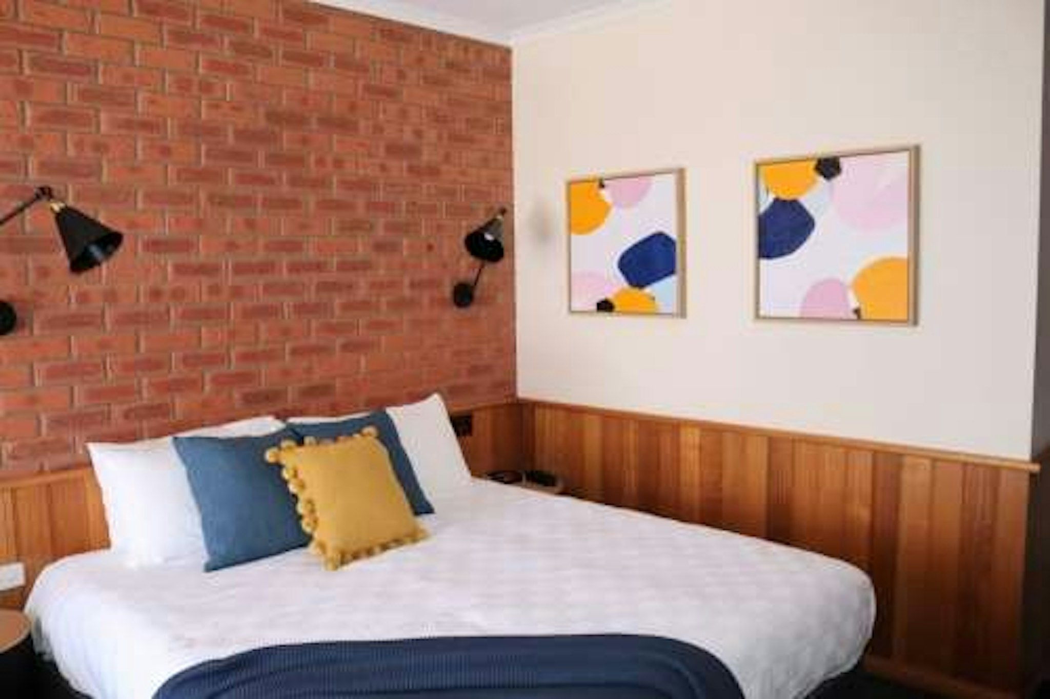 Golden River Motor Inn 12/33