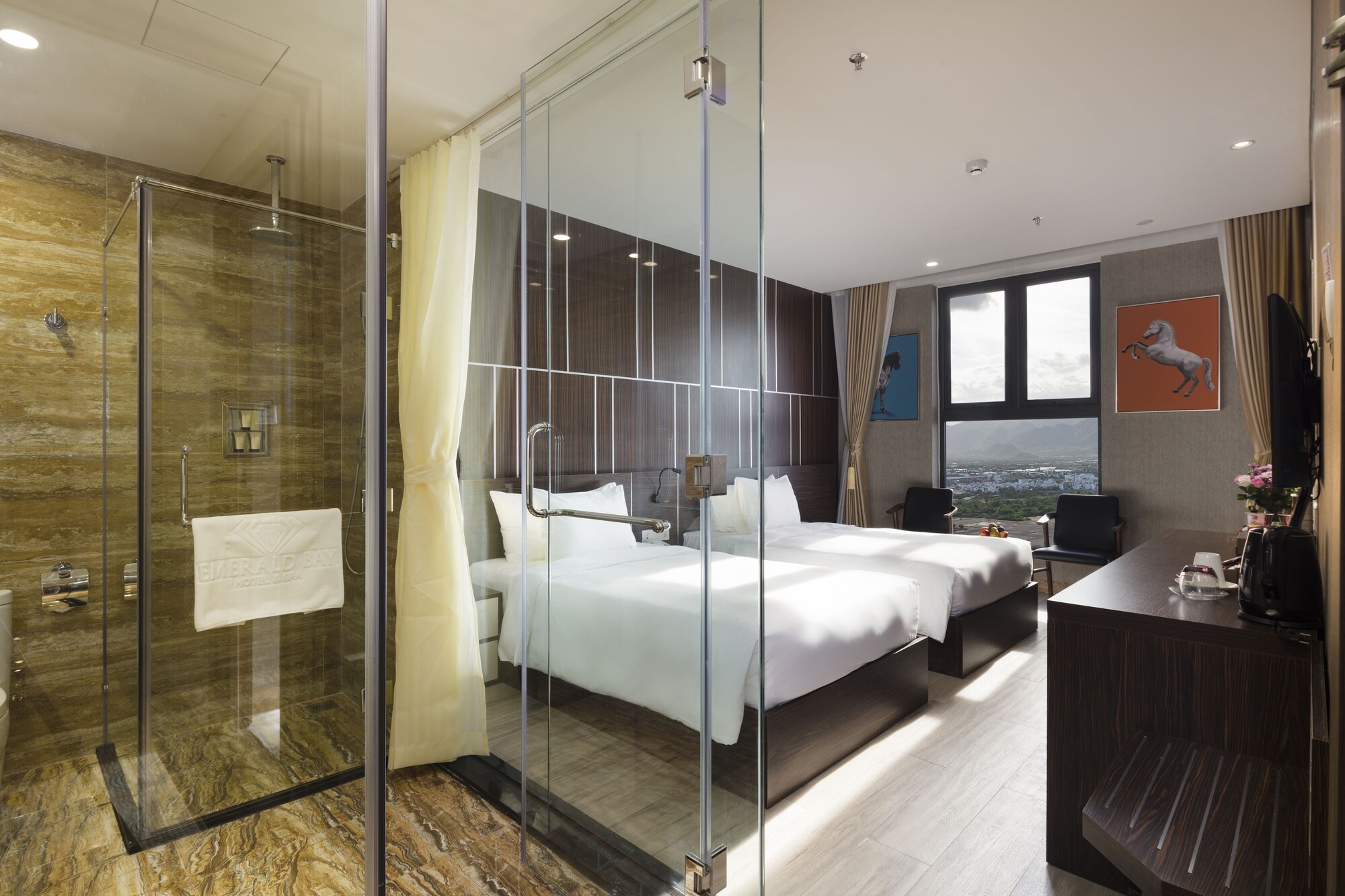 Deluxe Twin City View, Emerald Bay Hotel & Spa Nha Trang 9/10
