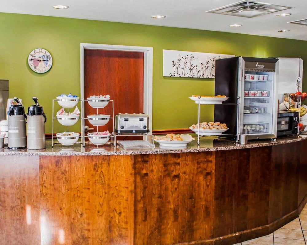 Sleep Inn & Suites Virginia Horse Center 48/53