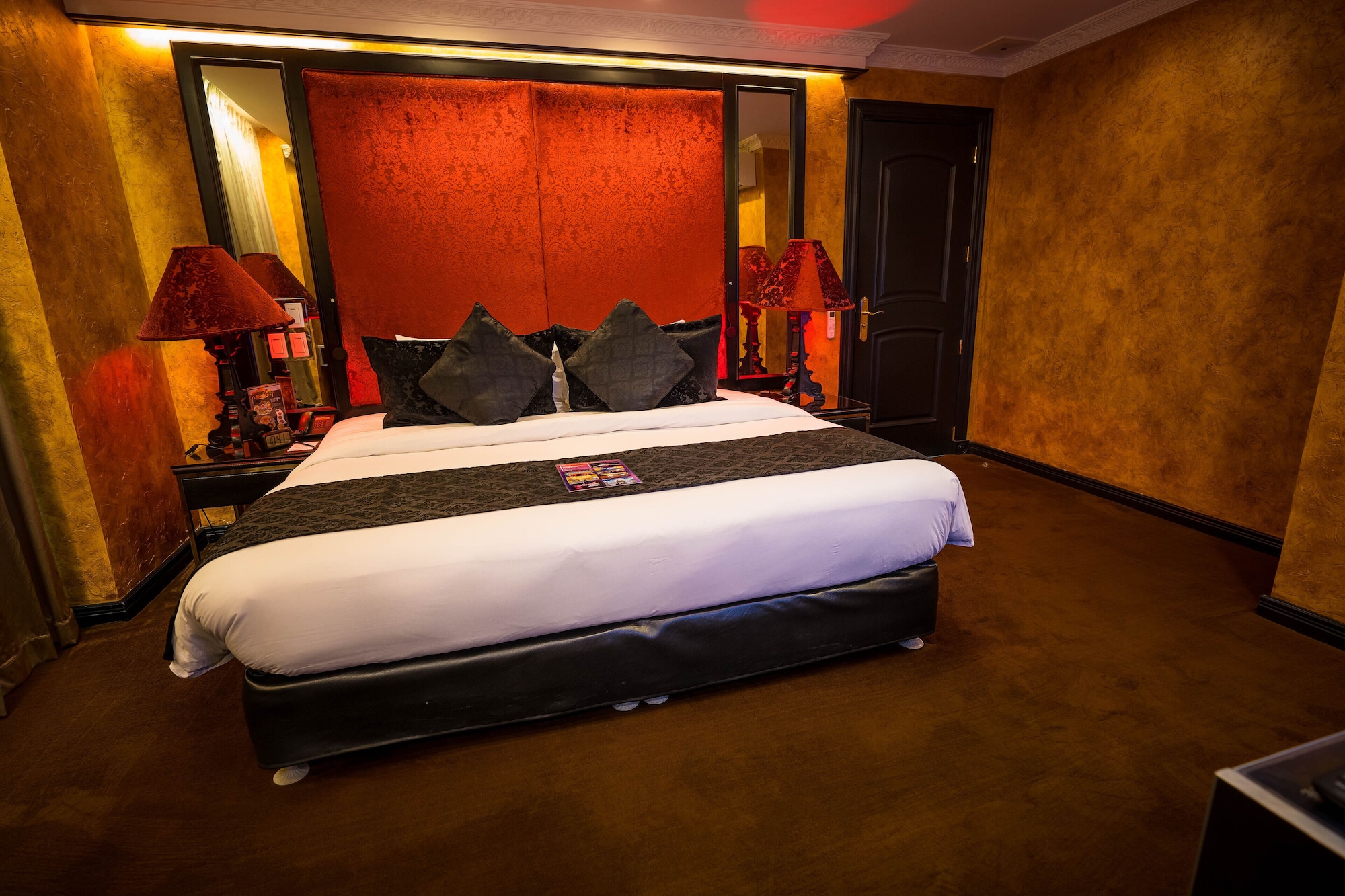 2 BEDROOMS, EAST, EXECUTIVE, SUITE, BALCONY