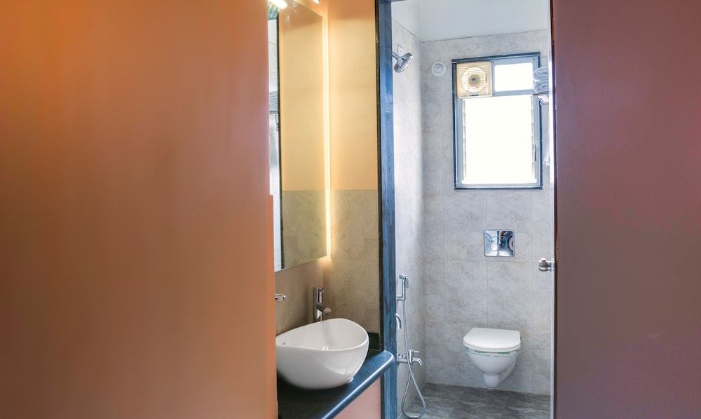Treebo Naunidh Suites 22/23