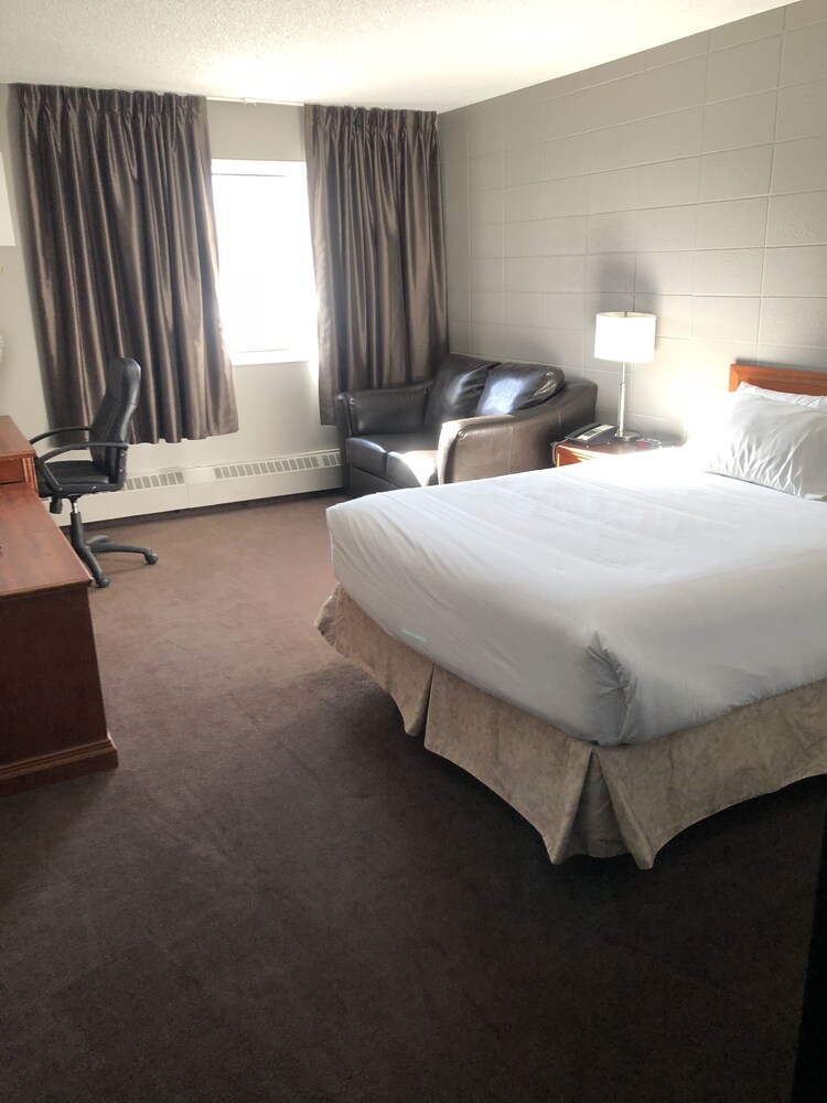 Slave Lake Inn and Conference Centre 11/50
