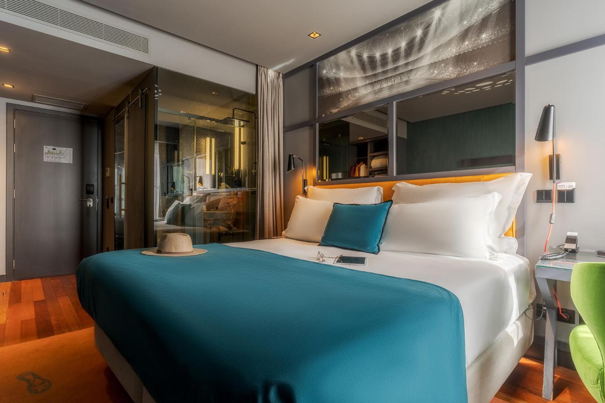 CR, SUPERIOR, DOUBLE BED
