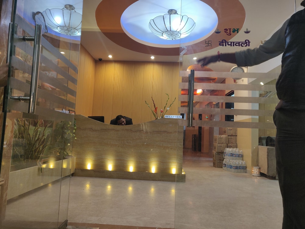 HOTEL APRA INTERNATIONAL 5/34