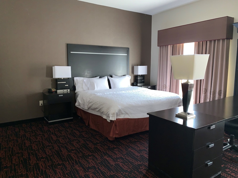 Hampton Inn and Suites Tulsa Hills 13/37
