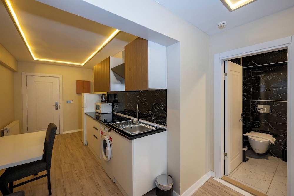 Aiza Suites 36/53