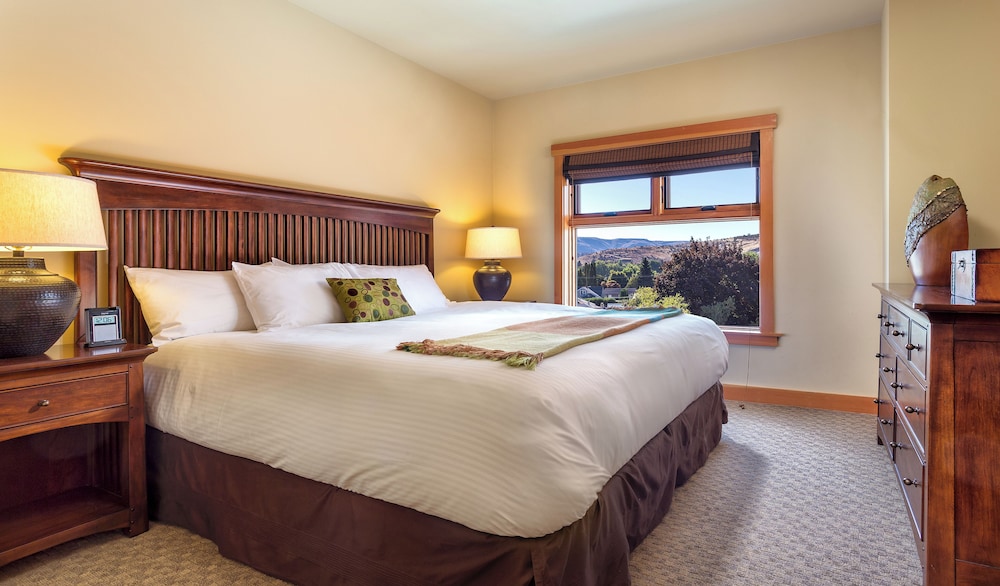 1 Bedroom, Condo, Deluxe, Murphy Bed, Queen Bed, Kitchen