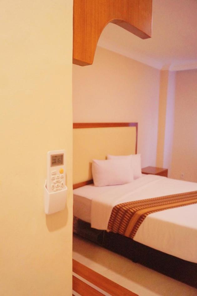 SULTHAN HOTEL INTERNATIONAL 12/54