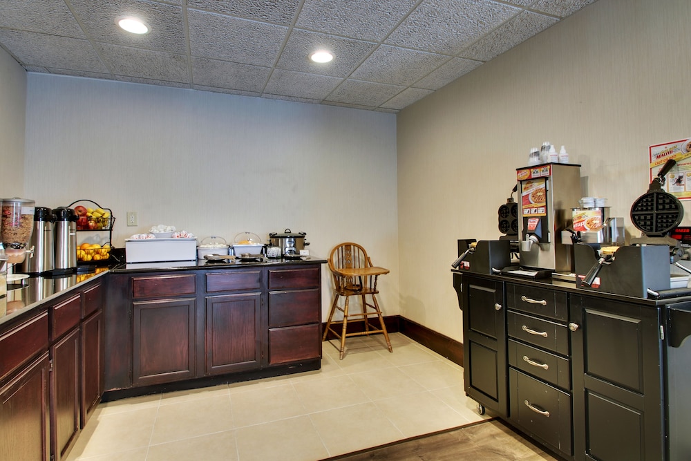 Wingfield Inn Suites 13/49