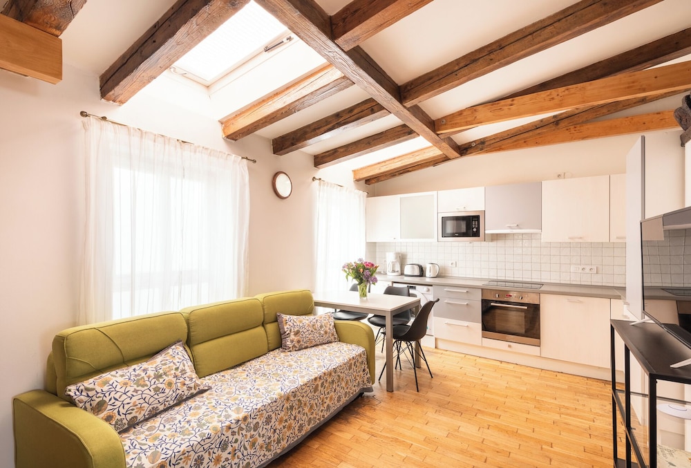 Hybernska Apartments 32/50