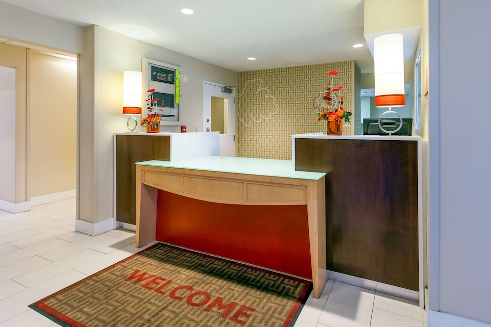 MainStay Suites Detroit Farmington Hills 3/36