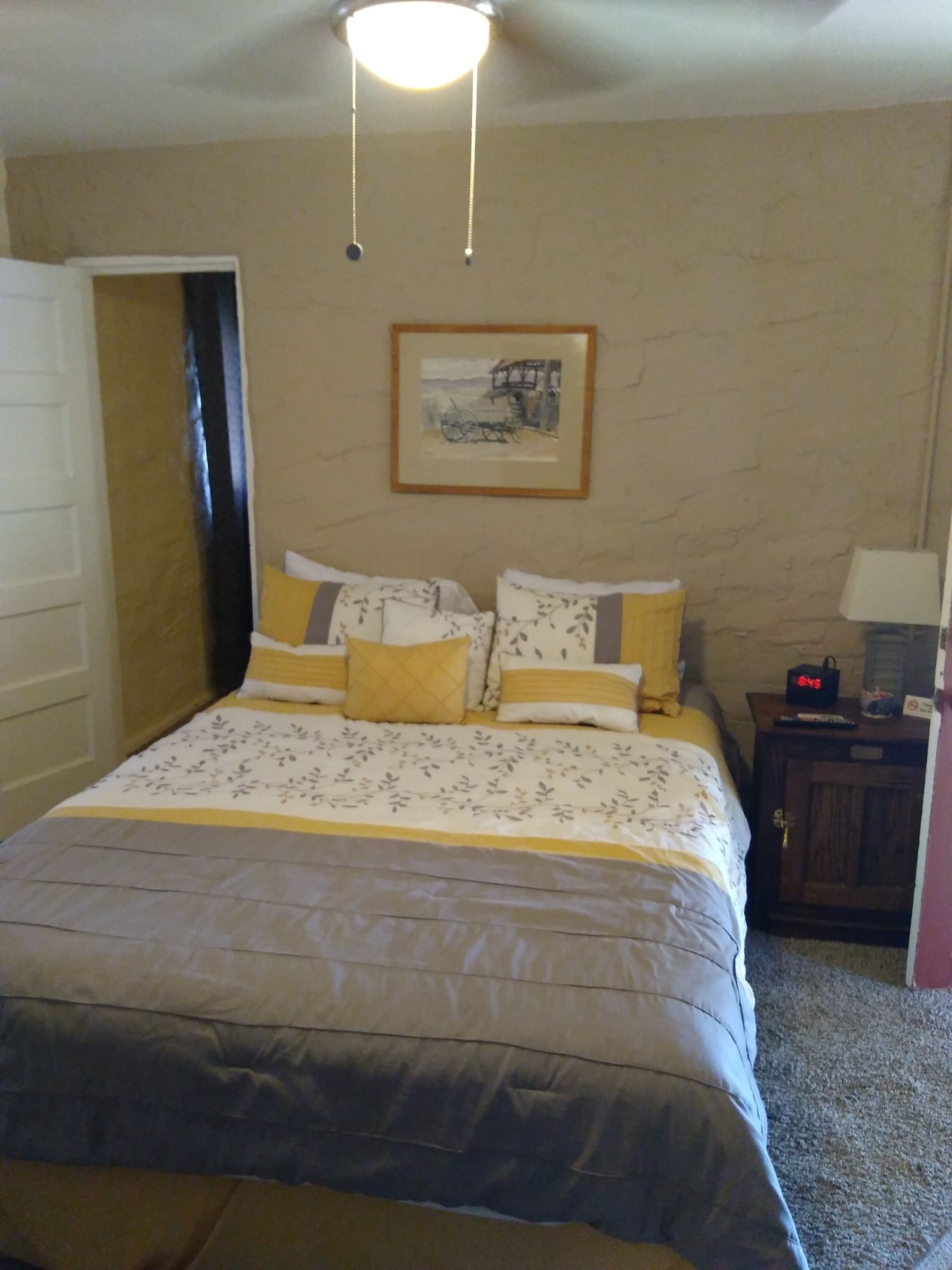 Family Suite, 2 Queen and Twin Beds, Courtyard Area