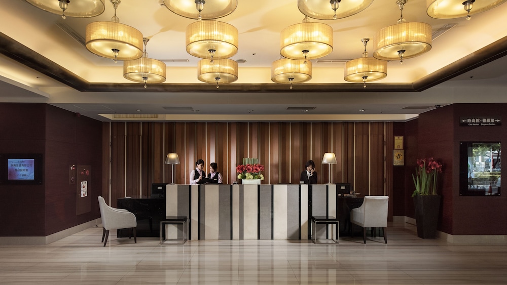 Urban Hotel 33 8/69