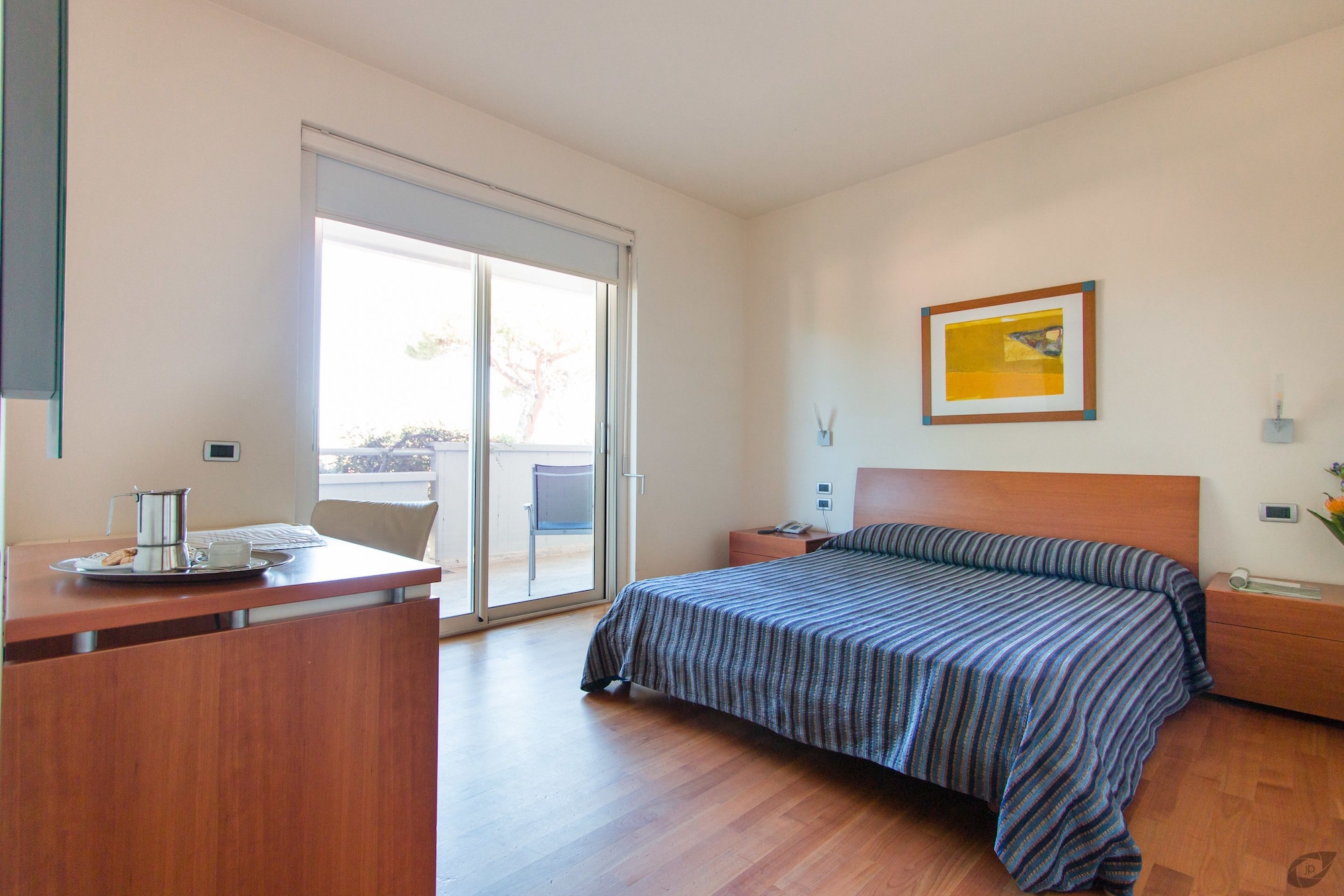 SUPERIOR, APARTMENT, KITCHENETTE